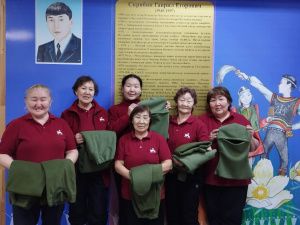 «Серебряные» волонтеры Чурапчинского района изготовили блиндажные свечи для бойцов СВО