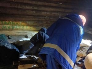 В Якутии охотник упал с заброшенной буровой вышки: Спасатели экстренно эвакуировали пострадавшего