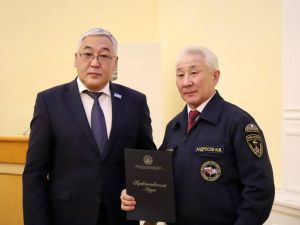 Лучших спасателей наградили в Якутии в профессиональный праздник