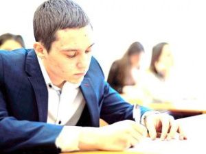 Выпускникам школ Якутии перечислили единовременную выплату