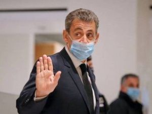 Суд приговорил Саркози к реальному сроку