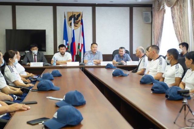 Альберт Семенов: «Желаем вам больших спортивных побед»