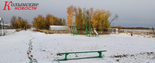 В северном районе Якутии выпал снег, но отопления в домах все еще нет, школу перевели на сокращенный режим работы