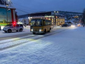 Автобус сбил женщину
