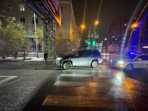 Даже пешеходы не останавливают этих джипов