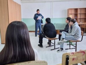 Лето без рисков: в Аллаиховском районе МЧС России проводит профилактику в детских лагерях