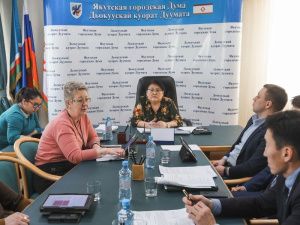 Владимир Федоров обсудил развитие пригородов с депутатами Якутской городской Думы