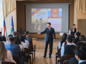 Сардана Авксентьева и Владимир Федоров провели открытые уроки в школах Якутска