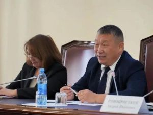Мэр Якутска представил нового начальника Управления образования