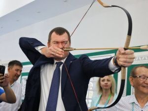 Министру спорта России понравились якутские прыжки и стрельба из лука