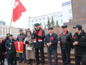 Коммунисты Якутии продолжают активную борьбу с именем Ленина на устах