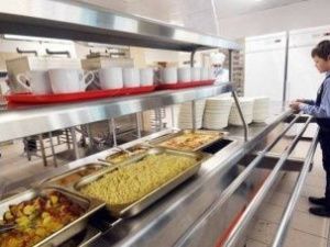 Правительство распределит 22 миллиарда рублей на обеспечение горячим питанием школьников