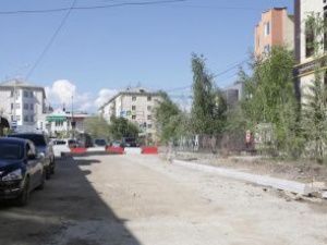 Улицы в Якутске приводят в порядок по новой технологии