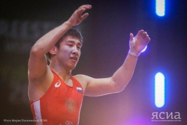 Ярыгинский турнир. В первом круге сошли шестеро якутских борцов, трое еще в строю