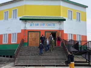 ВМЕСТО ОХОТЫ РАБОТА: Айсен Николаев посетил Детскую школу искусств в Среднеколымске