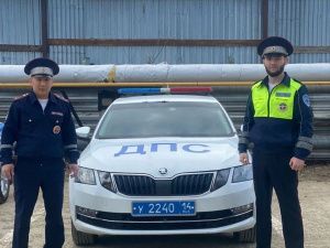 В Якутске автоинспекторы спасли пожилую женщину во время пожара