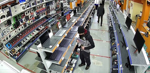 В Якутске задержали серийных воров цифровой техники