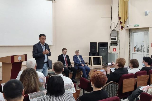 Иван Луцкан встретился с преподавательским коллективом Якутского медицинского колледжа