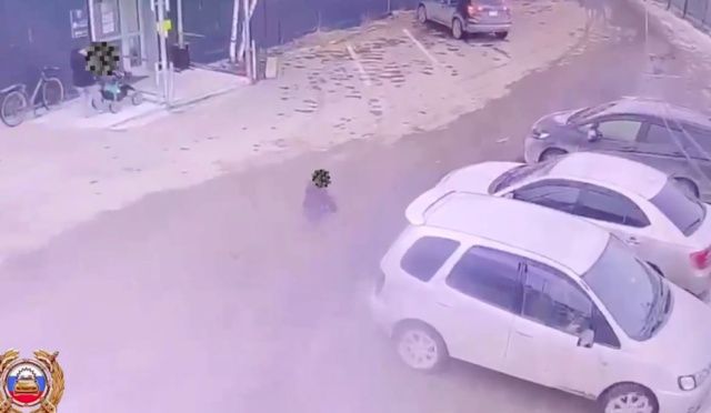 В Якутске водитель "Toyota Corolla Spacio" наехал на двухлетнего ребёнка — малыш в больнице с переломами