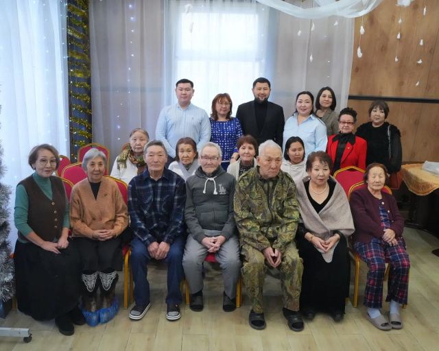 Евгений Григорьев встретился с коллективом Центра активного долголетия