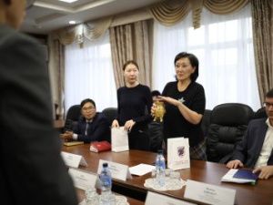 Сардана Авксентьева обсудила вопрос раздельного сбора мусора с делегацией Генерального консульства Федеративной Республики Германия