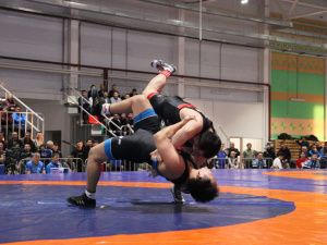 В Усть-Алданском районе дали старт чемпионату Якутии по вольной борьбе памяти Николая Тарского