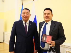 Работников жилищно-коммунального хозяйства и энергетики наградили в Якутии