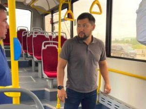 Глава Якутска Евгений Григорьев осмотрел новый городской маршрут №100