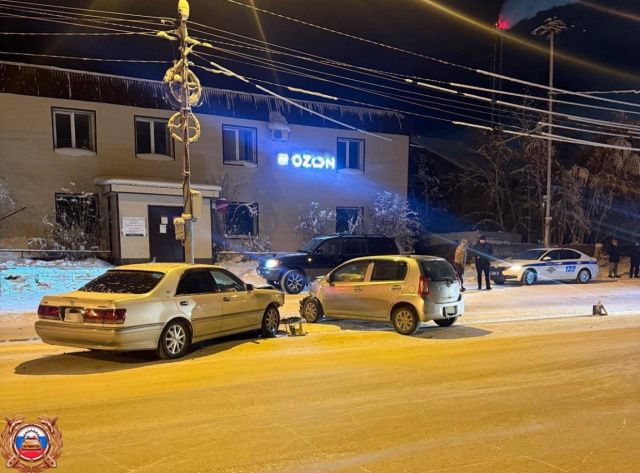 Пьяный водитель на «Toyota Crown» спровоцировал ДТП на ул. Лермонтова в Якутске