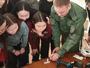 Тактика и стратегия расследования уголовного дела, кто помогает следователю в работе и как стать настоящим профессионалом следствия – новые познания студентов СВФУ