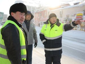 В Якутске уборка и вывоз снега с дорог идут по графику