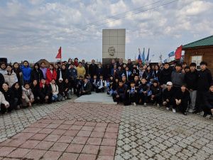 Вице-премьер Георгий Степанов возложил цветы к памятникам Илье Винокурову и Максиму Аммосову