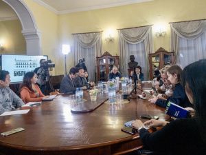 В Якутске прошла встреча с известным русским поэтом Борисом Лукиным