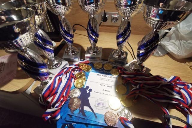 Шесть золотых кубков завоевала танцевальная пара из Якутии на турнире в Москве