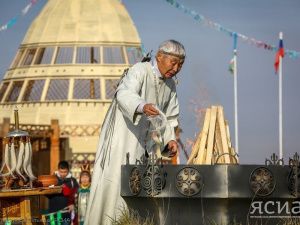 Айсена Николаева благословили
