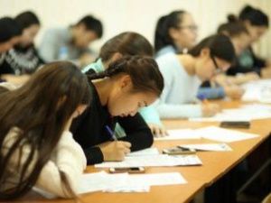 Итоговое сочинение в школах перенесли на 15 апреля