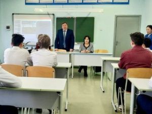 Представители АО «АК «ЖДЯ» встретились с учащимся железнодорожного класса Нижне-Бестяхской школы №1