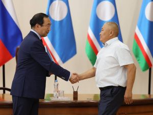 Айсен Николаев наградил представителей строительной отрасли Якутии