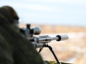 Призеру турнира Федора Охлопкова вручили на СВО именную винтовку