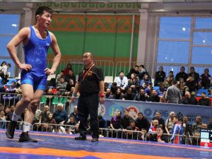 Фоторепортаж. Главные схватки чемпионата Якутии по вольной борьбе