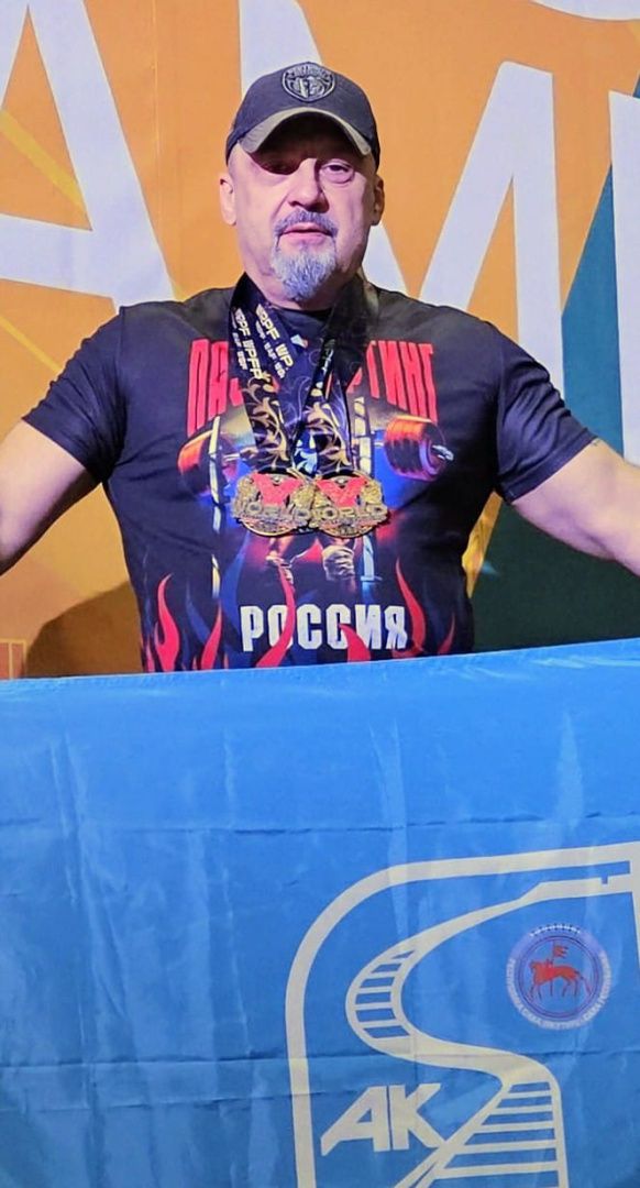 Сотрудник АО «АК «ЖДЯ» Михаил Воронцов установил три мировых рекорда по силовым видам спорта