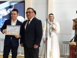 Василию Егорову подарили чистокровного жеребца — победителя скачек «Дерби»