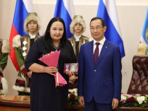 Айсен Николаев вручил 35 якутянам государственные награды