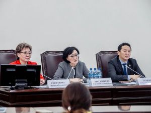 Сардана Авксентьева обсудила с директорами школ и детсадов актуальные вопросы