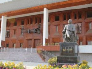 Правительство Якутии принимает заявки на вакансии директоров Театра оперы и балета и НХМ 