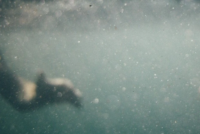 В Якутии двухлетний малыш утонул в бассейне возле дома