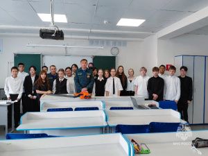 Спасатели Якутского ВГСО научили школьников Мирнинского района оказывать первую помощь
