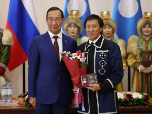 Айсен Николаев вручил 35 якутянам государственные награды