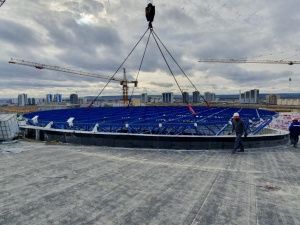 Начался монтаж «стеклянного озера» на крыше Арктического центра в Якутске