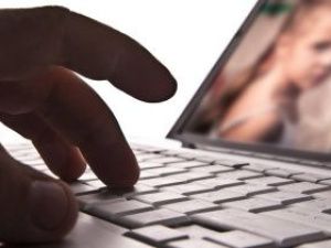 Жителя Вилюйска заключили под стражу за развращение школьниц по интернету